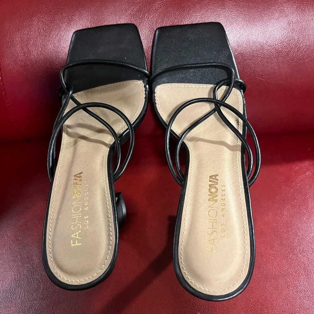 Fashion Nova Black Sculptural Mule Heels